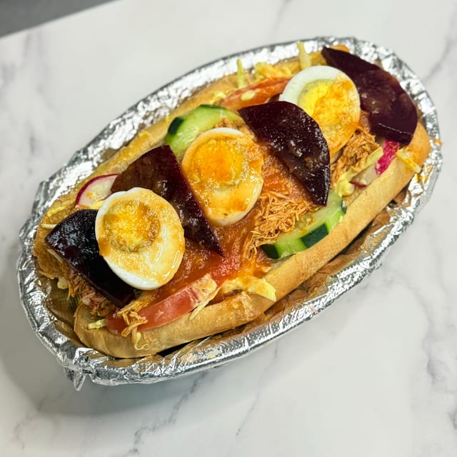 Pan Con Pollo Estilo Salvadoreno.