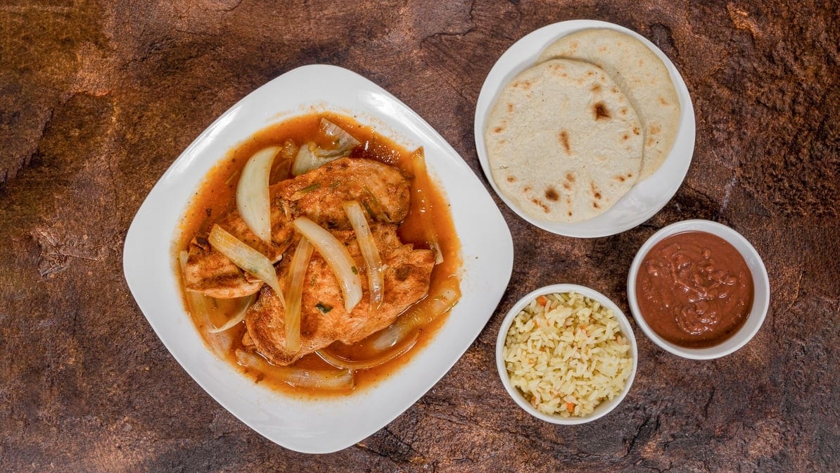 Pollo Encebollado.