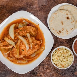 Pollo Encebollado